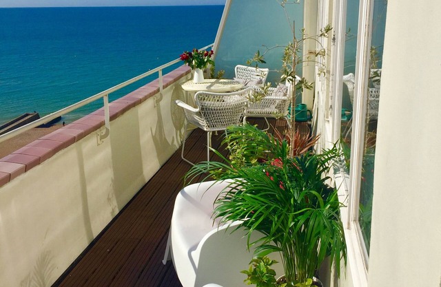 Penthouse central sur la plage avec terrasse privée sur le toit et le soleil et une vue imprenable
