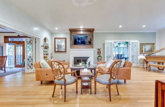 Central Boise Mansion Close to Dtwn, River & BSU!
