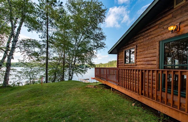 Cozy Cabin w/direct access to Trails! Feb Special: Stay 3 nights get 4th free!
