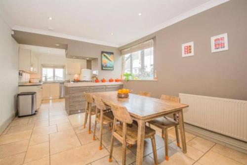 Central Cardiff Victorian Town House Free parking
