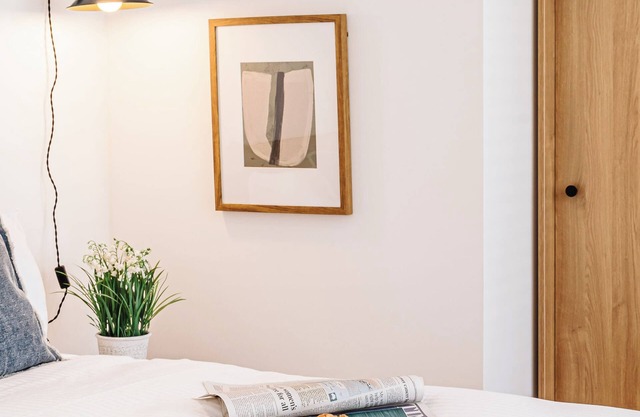 Central Chester: Cozy and Modern Flat