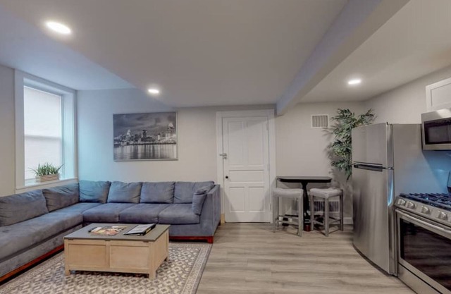 ⭐️ Central City Retreat | 👑Queen Bed, Private Patio