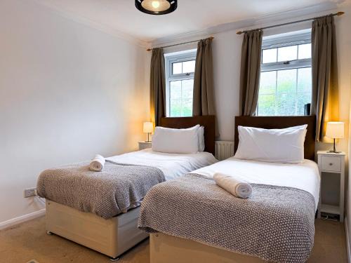 Central, Close To Station & Hospital Sleeps 5, Book Now