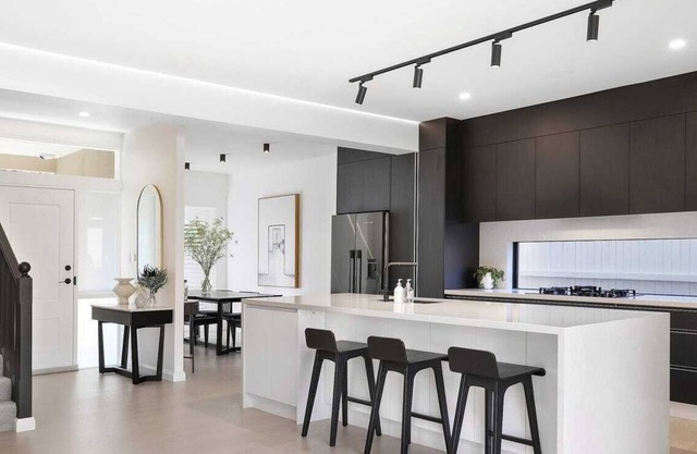 Central Coast - Luxurious Beach House 400m walk to Beach & Cafes