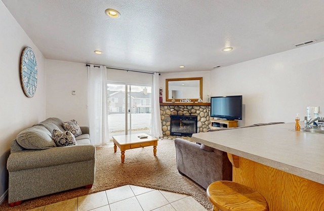 Condo central w / grill & piscine communautaire / spa / tennis - sur piste cyclable!