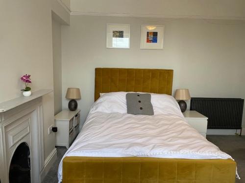 Central en-suite double room