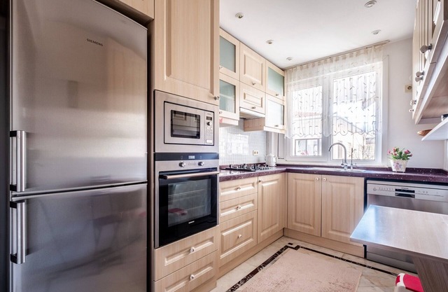 Central Flat with Balcony near Zorlu Center