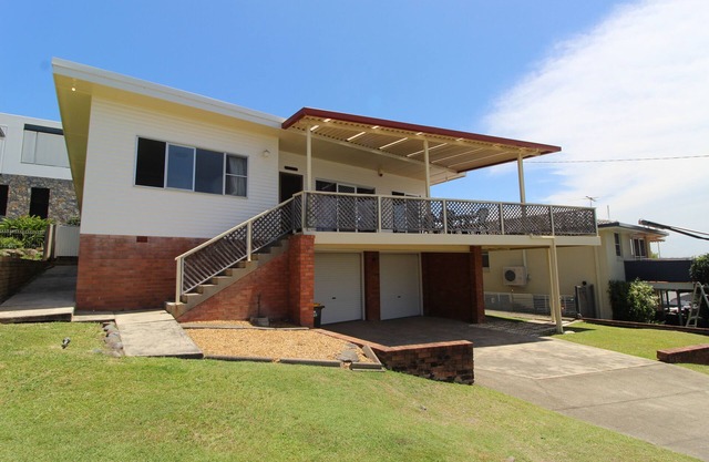 CENTRAL HOLIDAY HOME, VILLAGE LOCATION