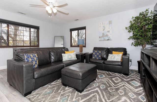 Central Huron Modern Apartment