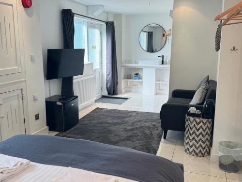 Central Kendal Escape