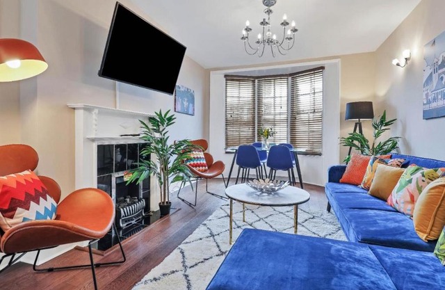 Central Lanes Pad By My Getaways Free parking for one car