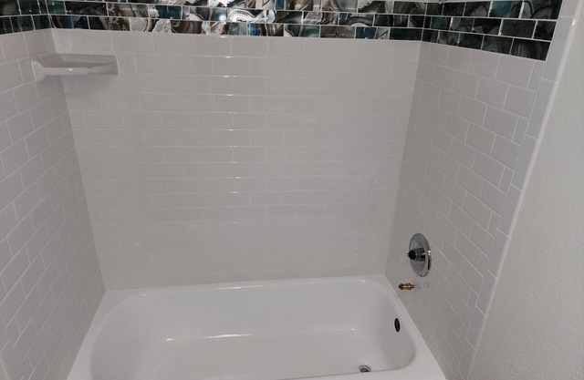 Central location. Easy access to freeways. Close to Balloon Fiesta Park.