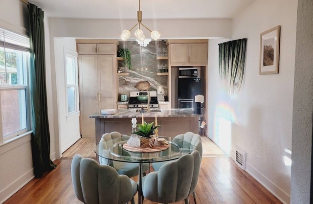 Central location, King Bed with Large Pet Friendly yard