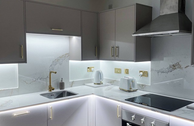 Central Milton Keynes Apartment W/ Private Balcony, Newly Refurbished