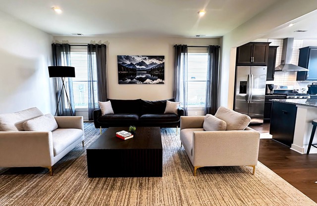 Central Owensboro Luxury 4BR Retreat — King Beds, Workspaces & 2 Living Areas
