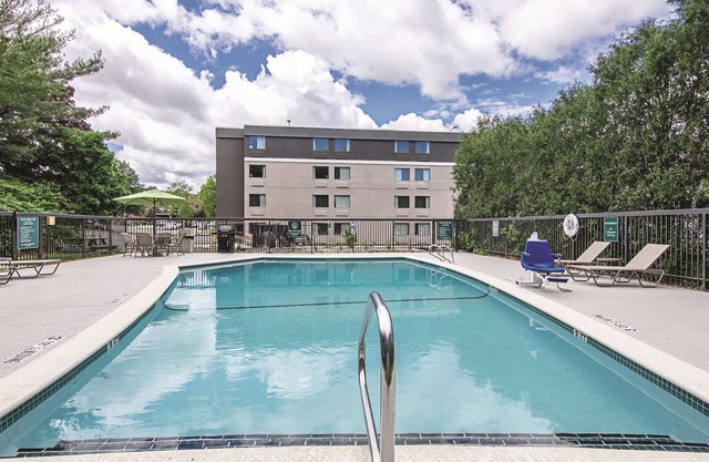 Central Room in Portland | Couple Stay w/ Complimentary Breakfast