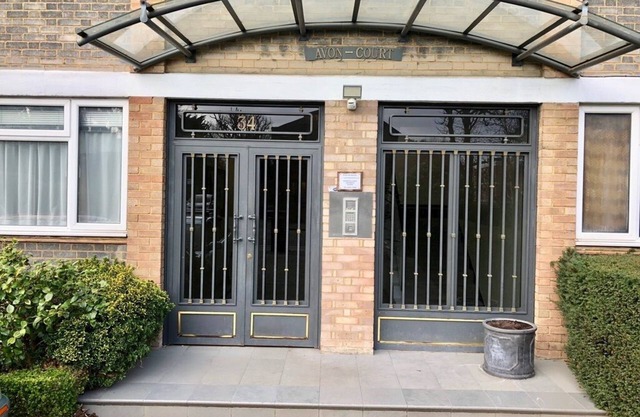 Central Studio close to East Putney tube station