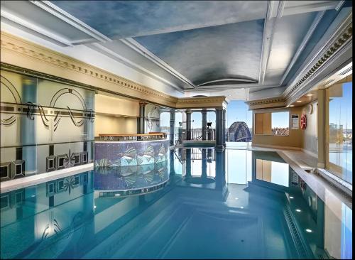 Central Sydney Apartment with Pool, Sauna & Gym