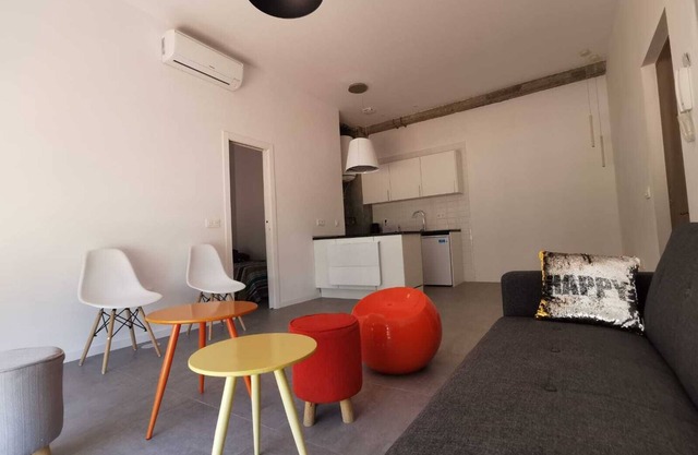 Torremolinos central: appartement de style loft au bord de la piscine