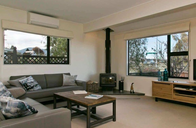 *No Service Fees* Central with Mountain Views