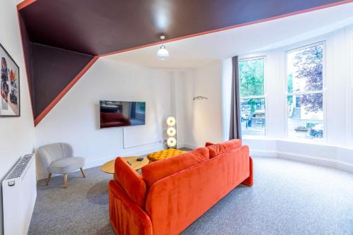Centralised Silverstone with FREE PARKING by Prescott Apartments