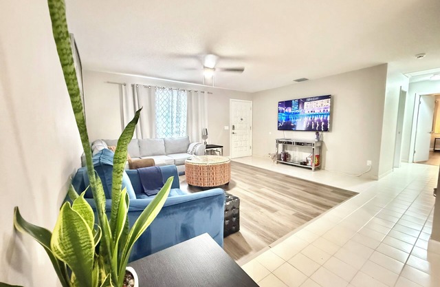 Centrally 2BR/2BA Creek Retreat in the Heart of Tampa - Monthly Stays