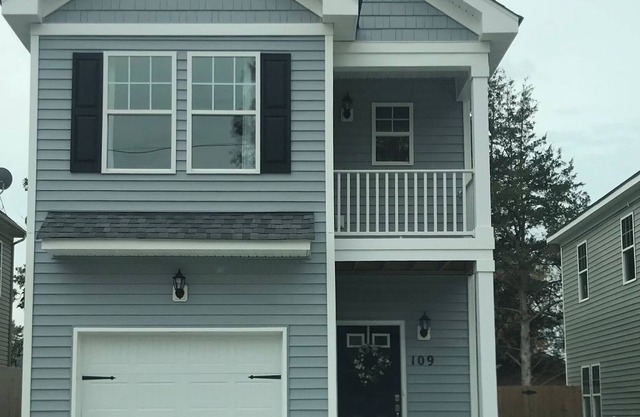 Centrally Located by Town Center, Virginia Beach!