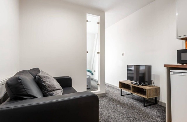 Centrally Located 1 Bed Budget Flat in Halifax