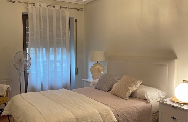 Centrally located 3 bedroom apartment with balcony, facing the church of Zumarraga.