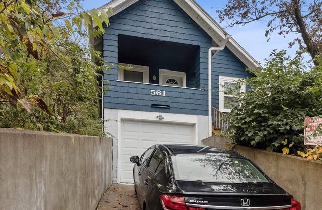 Centrally Located APT near UC, Hospital and Zoo! by RedAwning