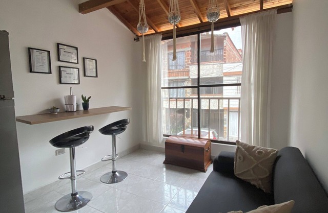 Centrally located apartment right in prados de sabaneta, in a modern and cozy house.