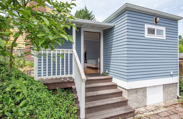 Centrally Located Cute Comfy Studio in Wallingford