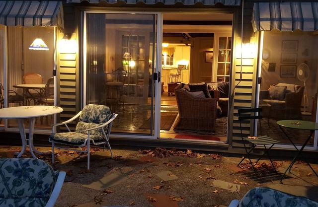 Idéalement situé, Dog Friendly, Vintage Lake House avec des équipements modernes.