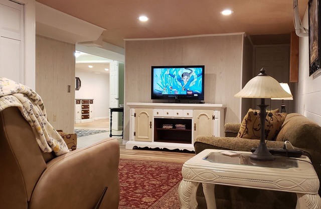 Centrally Located Easy Drive to UT Knoxville, Pigeon Forge, Seymour, Gatlinburg!