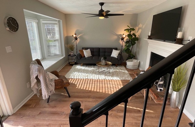 Newly renovated, king size available, centrally located, fenced in backyard