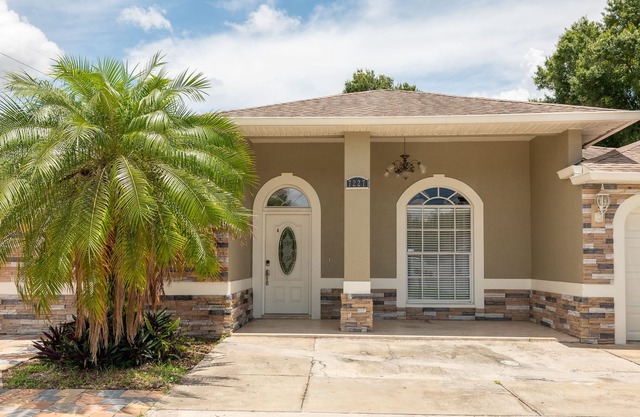 Centrally located home 3 miles to Buccaneers Stadium