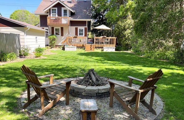 Centrally located house minutes away from the lake, golfing, & Road America.