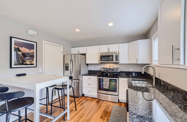Centrally Located Remodeled Mountain Condo