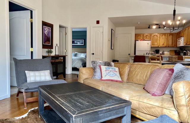 Centrally located Mountain Retreat w/ Hot tub