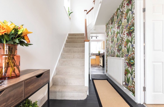 Centrally located whether visiting for leisure or work - your home from home!