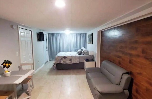 Centrally / Private apartment in Tampa Clean/Quiet