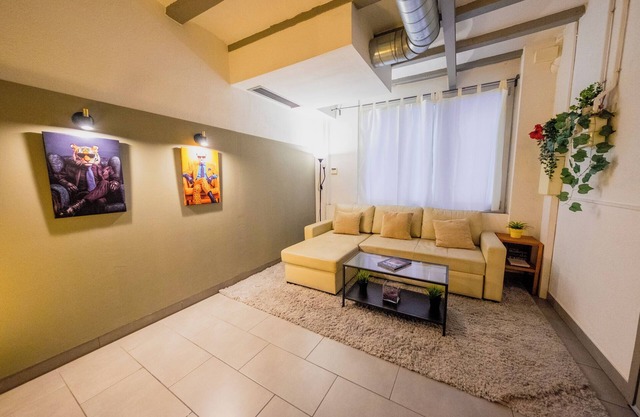 Centric 2 bedroom apartment in Gracia.