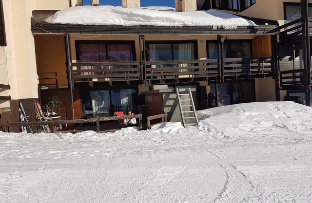 CERVINIA emplacement exceptionnel sur le PISTES DE SKI