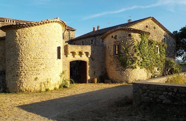 MAS CEVENOL DANS ANCIENNE FERME FORTIFIEE PRES D'ANDUZE