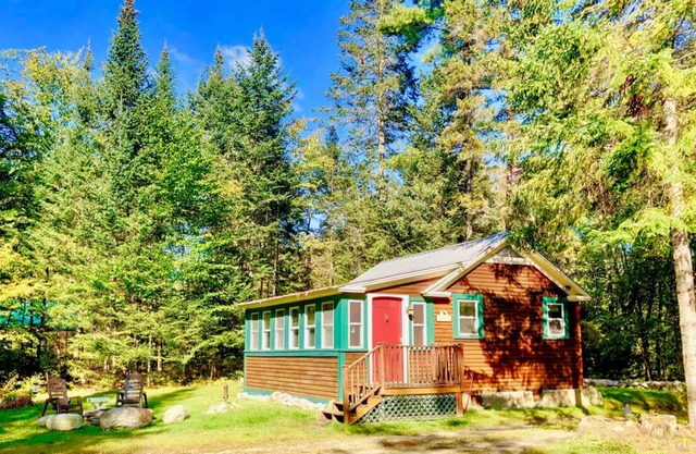 CHR: Chalet confortable en Franconie, à quelques minutes de Cannon, du parc national de Franconia Notch et de ses restaurants! Fire Pit, wifi, blanchisserie, salle de bonus!