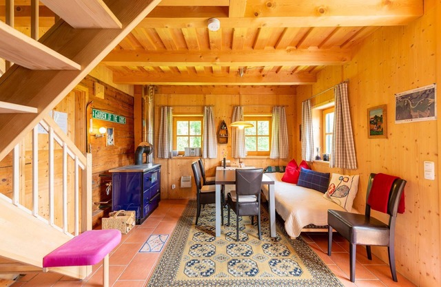 Belle maison de vacances avec un ruisseau naturel à apprécier