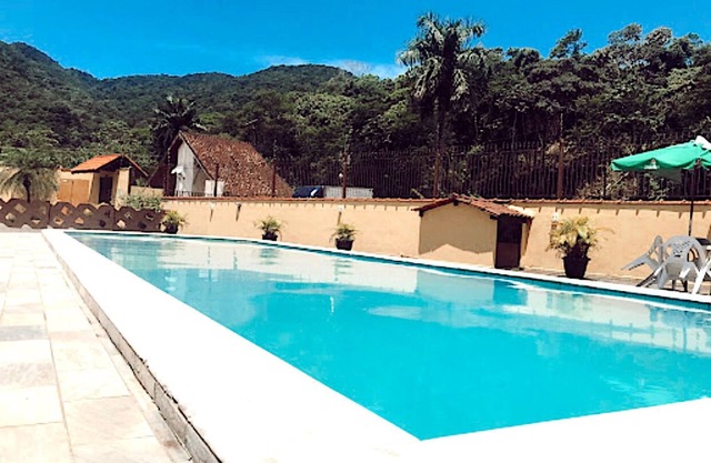 CHALÉ aconchegante c/ PISCINA. Região SUPER arborizada