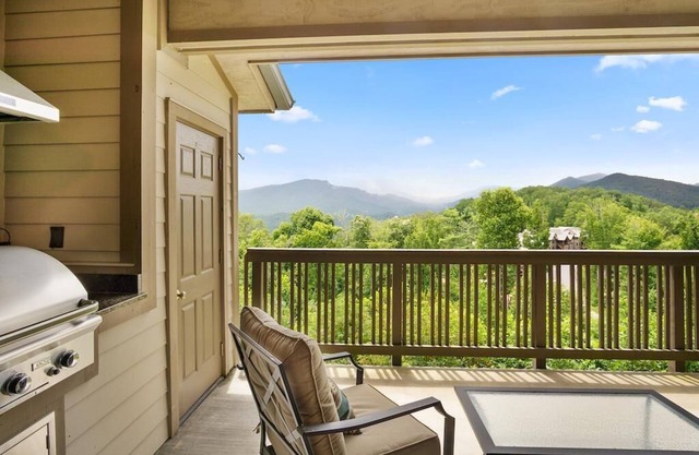 Chalakee Lodge CD-3, à proximité des attractions de High Country, complexe fermé avec piscines et plus, barbecue au gaz intégré sur le pont avec vue sur la montagne, 10% de remise de dernière minute - remise incluse dans le devis en ligne