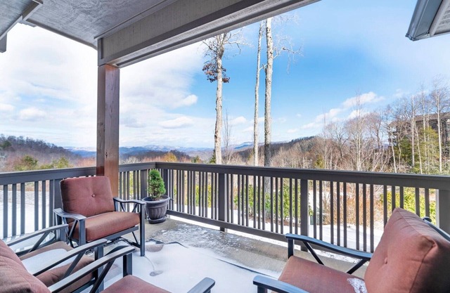 Chalakee Lodge CI-2- Gated Resort, Indoor/Outdoor Pools, Resort Hot Tub, Fitness, Gas Log Firepla...