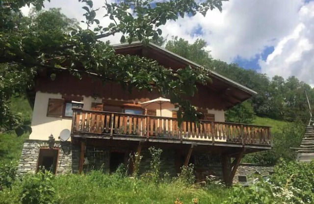 Chalet 150m2, 2 terrasses, barbecue, vue panoramique à 7 min de Bourg St Mce